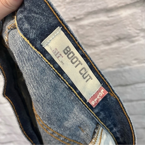 Levi’s Women’s 27” Cut Off Super Short Upcycled Repurposed Denim Shorts - Picture 7 of 7